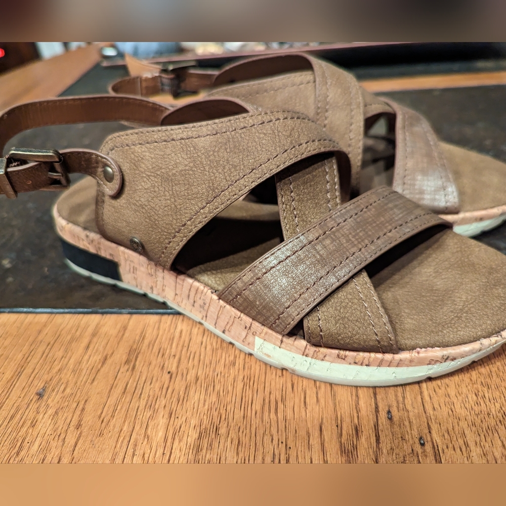 Sandals - Picture 3 of 3